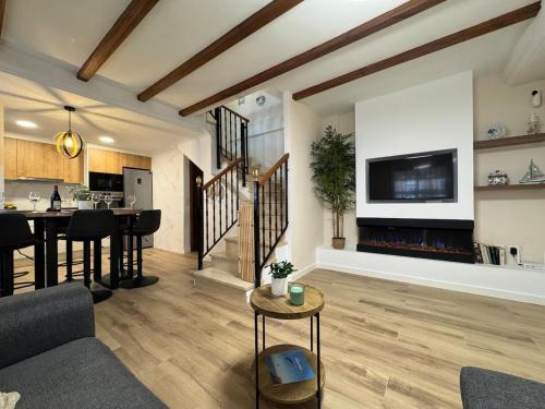 Luminoso Adosado con Terraza y Piscina junto al Mar