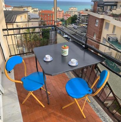 Luminoso alloggio vista mare, comodo alla spiaggia