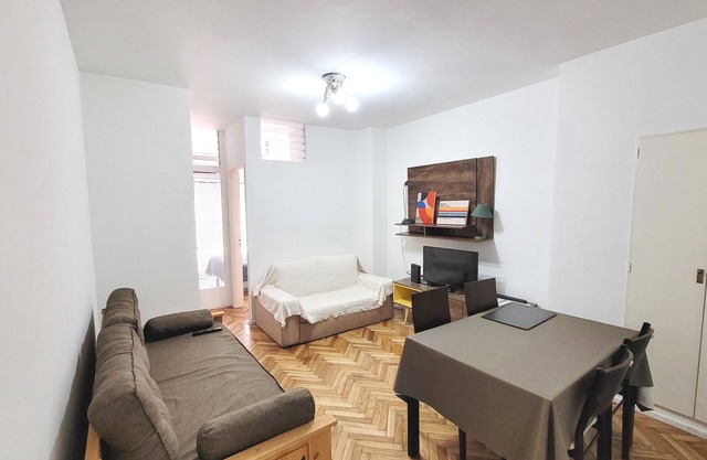 Luminoso, muy completo y bien ubicado