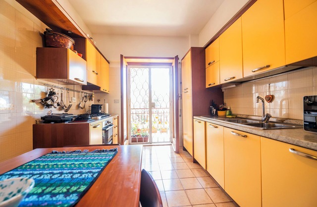 Luminous 2Br Family Apartment In Residential Area