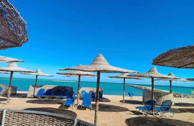 " Luna Blu " Beach front , Sea view
