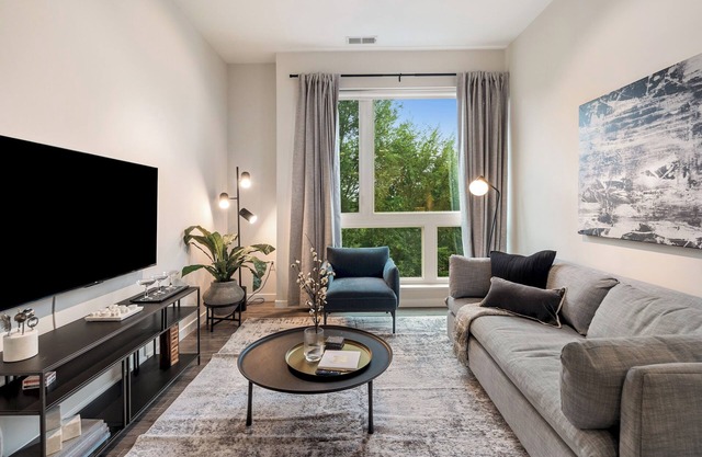 Lux 2BR Apt Downtown at Yale