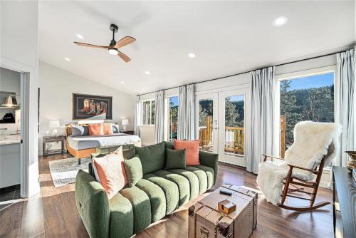 Lux 4br Cabin W Hot Tub & Patio