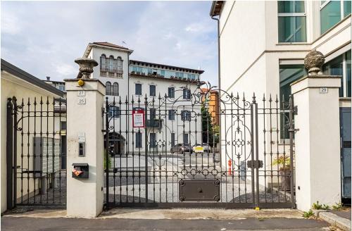 LUX Apartment 2 Milano Metro M2