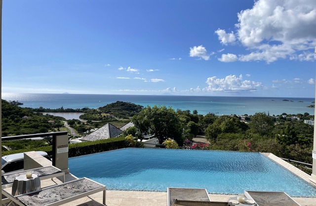 LUX AT ITS BEST, INCREDIBLE VIEWS, INFINITY POOL, BEST REVIEWED, CLEAN, UPDATED!