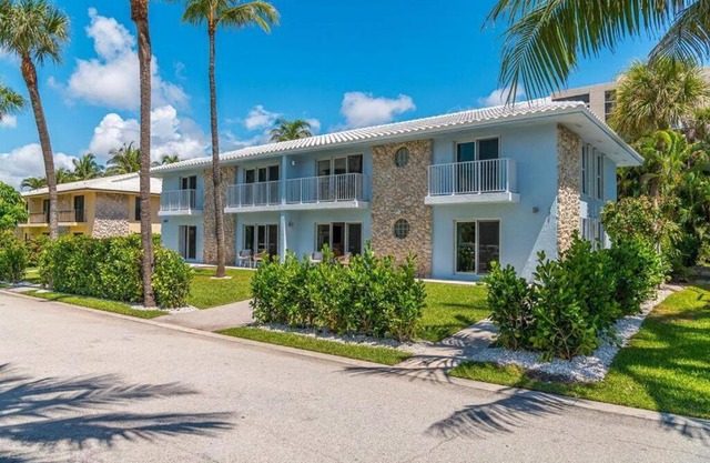 Lux Beachside 2nd Floor Condo 3 Steps to the Beach!