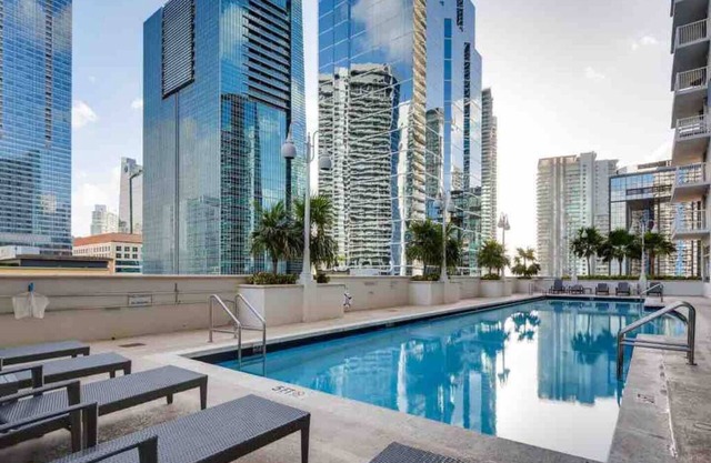 Lux Condo with City View, Downtown Brickell, Free Parking, Pool, Gym
