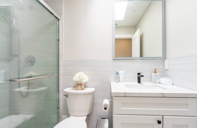 Lux Entire 3 bedrooms & 2 bathrooms apartment near SF!