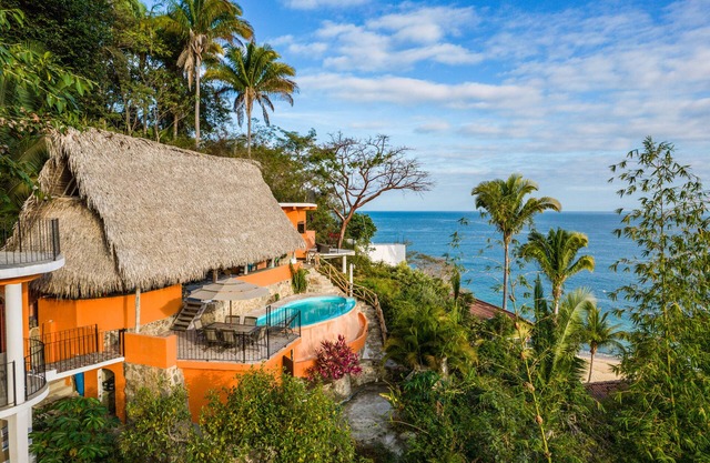 Lux in Yelapa, Infinity Pool, Huge Views, AC, Accommodates 8 to 10