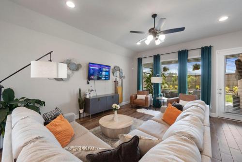 Lux Lake, Outdoor Kitchen, Near Fairgrounds