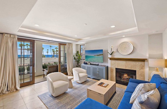 Lux Oceanview Retreat with Bikes & Walk to Beach