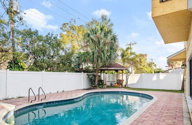 ★ Lux Pool Mansion with GOLF CARTS | KING BEDS |★