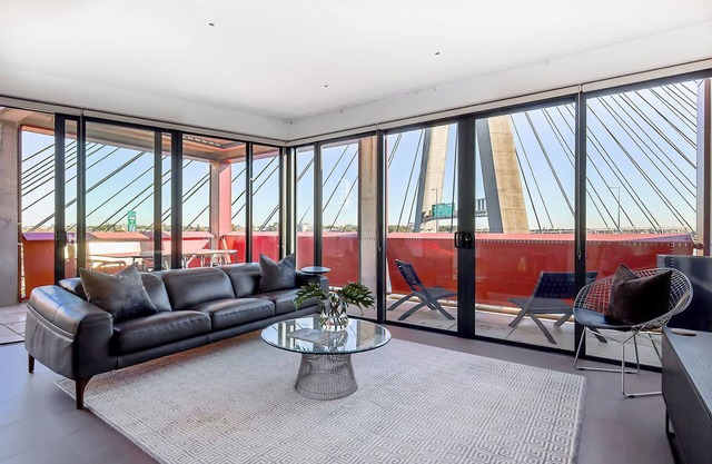 Lux Pyrmont Penthouse - Parking and Magical views