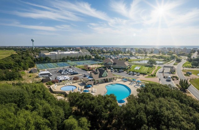 LUX Soundfront Home, Elevator, Pool, HotTub, Games, Renowned Currituck Club Access