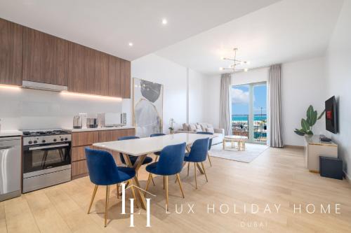 LUX - The La Mer Sea View Suite 3