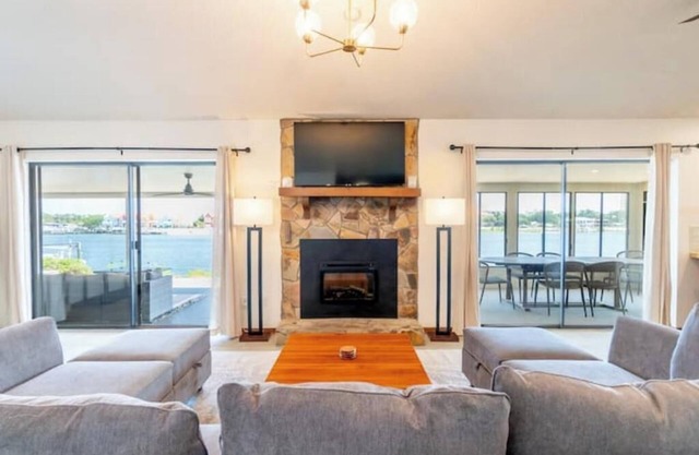 Lux Waterfront Oasis w/Private Dock, Kayaks, Blackstone Grill, and Fire Pit