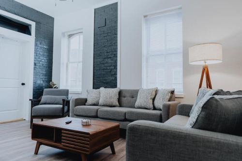 Luxe 2BR Oasis Patio & Laundry Soulard