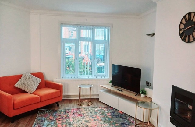 Luxe 3-Bed Coventry House