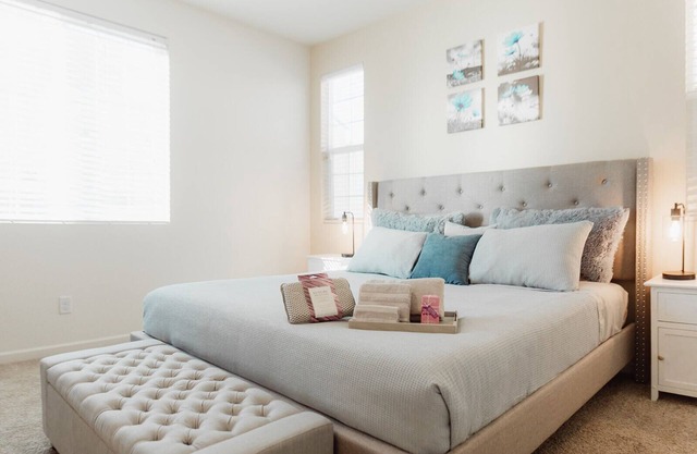 Luxe 3B2B Townhouse in upscale Natomas