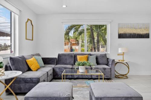 Luxe 4BR Miami Pool&near Airport