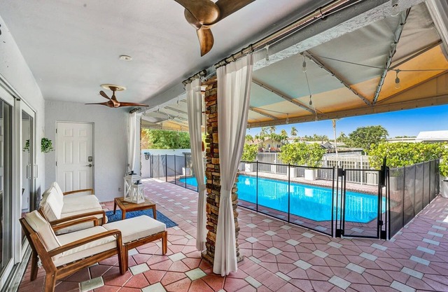 Luxe 4BR Waterfront w Htd Pool 5min to Beach