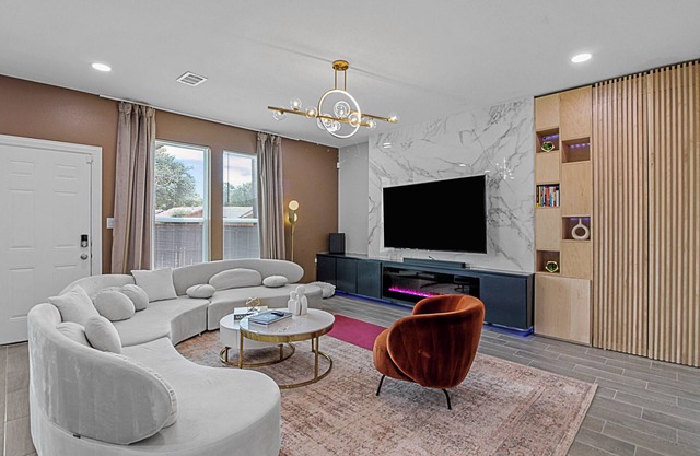 Luxe-haven: Brand New Luxury Designer Home in Garland Texas