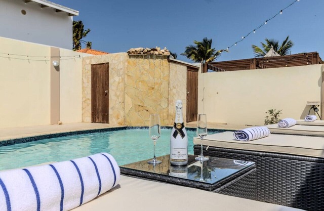 Luxe Island Villa 5 mins to the Beach at Opal Breeze by Bocobay