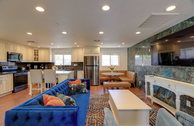 Luxe Las Vegas Casita w/Patio ~ 6 Mi to Strip!