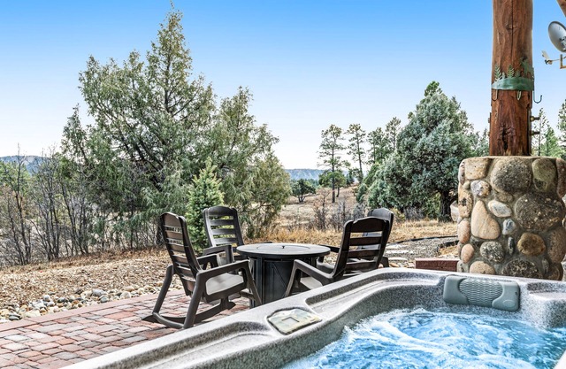 Luxe lodge w/ amazing mountain view, hot tub, game room & deck - near golf