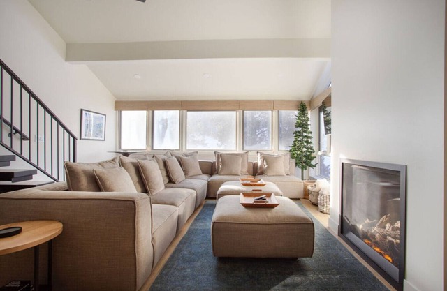 Luxe Ski-In/Ski-Out Condo, Elevator, boot dryer