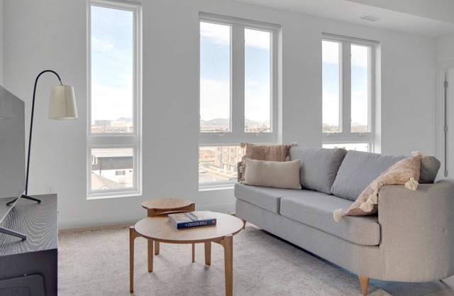 Luxe Sloan's Lake 2BR w/ Gym, W/D & Roof Deck, near Park, by Blueground