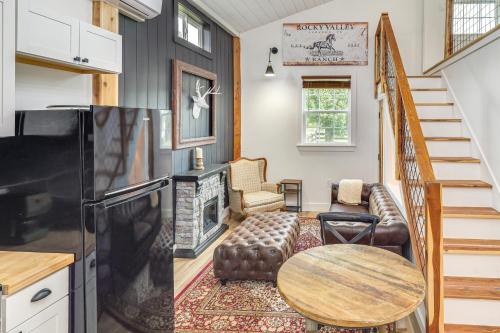 Luxe Stable Suite Farm Stay in Lebanon!