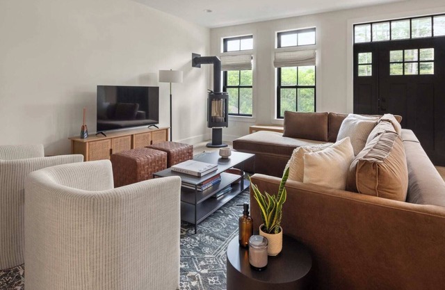 Luxe Stowe Retreats | Near Downtown