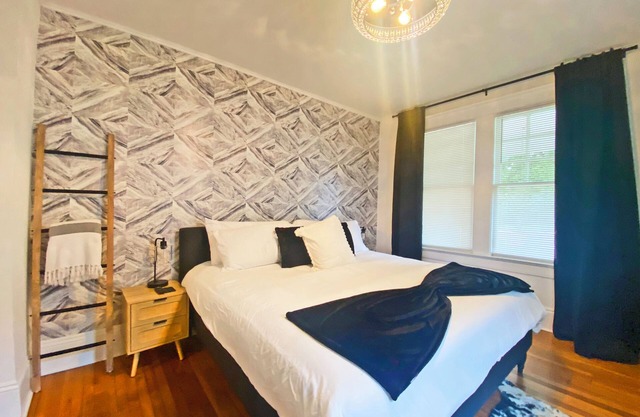 Luxe Urban Retreat in Raleigh’s Glenwood South, a Premier Entertainment District