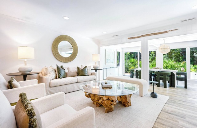 Luxe Villa, 3 Min Walk to Beach, Pet Friendly, Office, Outdoor Fire Table