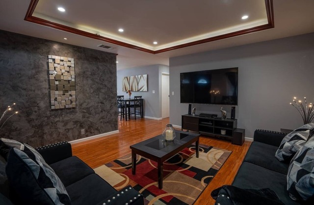 LuxoStays | Charming 4BR w/large backyard/firepit
