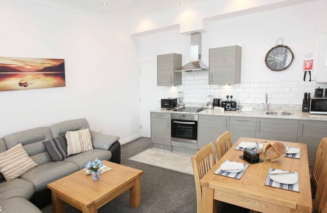 luxuary 2 bedroom apartment 5 - No Parking