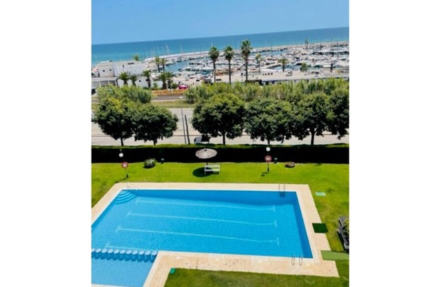 Luxury top floor flat overlooking marina