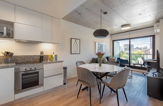 Luxurious 1 Bedroom with Huge private Balcony - 1 GB Wifi and 4 Seasons Mattress