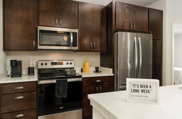 Luxurious 2 BD2BA -WFH Equipped