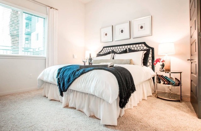 Luxurious 2-bedroom condo with WiFi, AC in fabulous Los Angeles