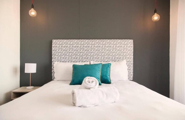 Luxurious 2 Bedroom Apartment in Woodstock Cape, Town