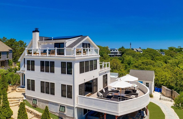 Luxurious 4 bedroom unit with amazing sea, tidal moors views and private hot tub