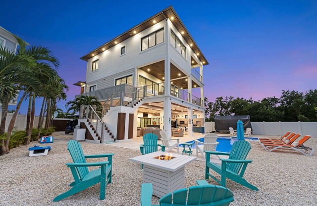 Luxurious 5BR Waterfront Getaway in Marathon