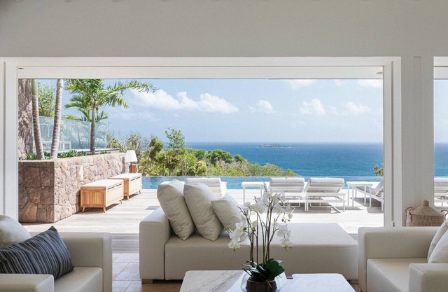 Luxurious 7 BDRM Villa w Ocean Views