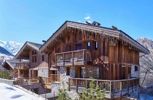 Luxurious 7-bedroom chalet with jacuzzi in the French Alps Les 3 Vallées