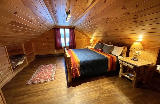 Luxurious Adirondack Rustic Cabin on Snowmobile Trails