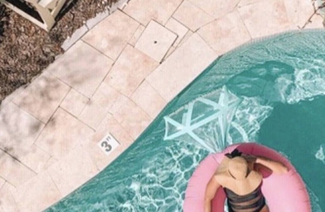 Luxurious Barbie Dream Cottage w/ Heatable Pool, Happy Colors, Close to Beach