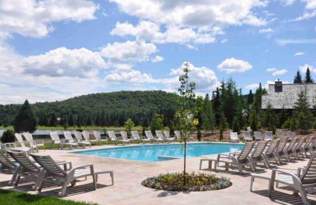 LUXURIOUS COTTAGE- Mt-TremblantArea/Ski/Lake/Spa