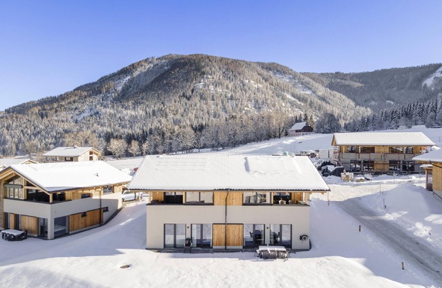 Luxurious chalet perfectly located on the slope